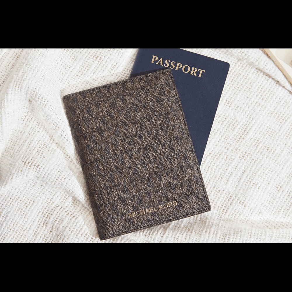 *NEW* Michael Kors bedford travel passport wallet